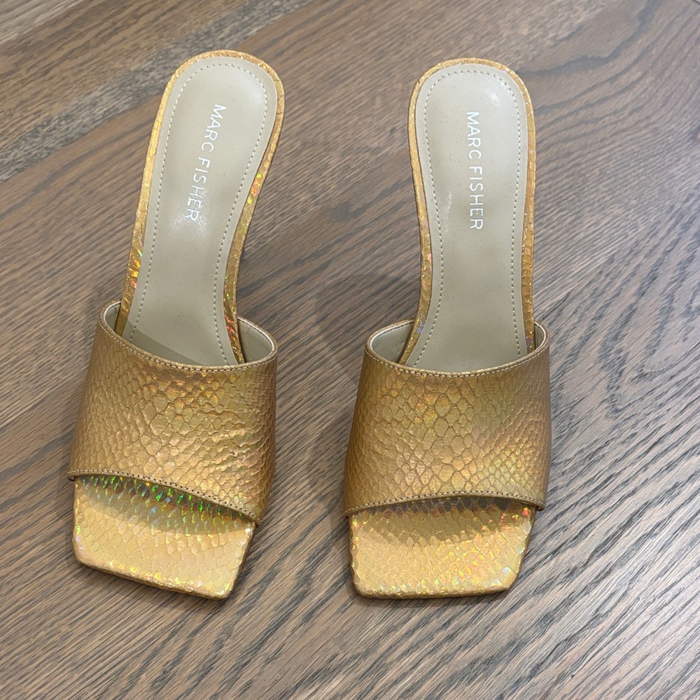 Marc Fisher Gold Women's Slide Sandals size 7. New